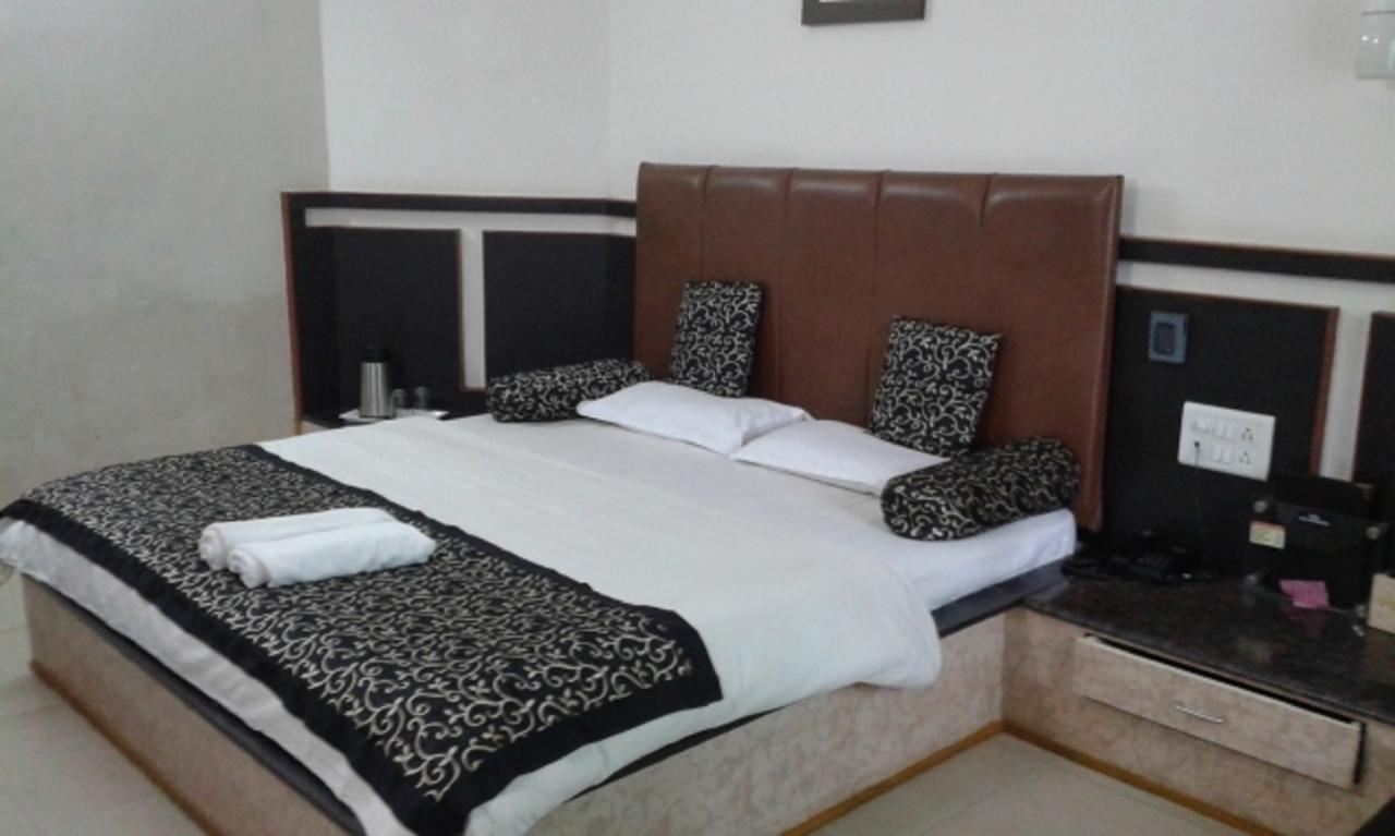 Savshanti Lake Resort Saputara Exterior photo