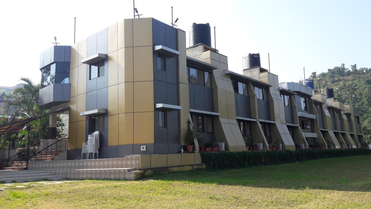 Savshanti Lake Resort Saputara Exterior photo
